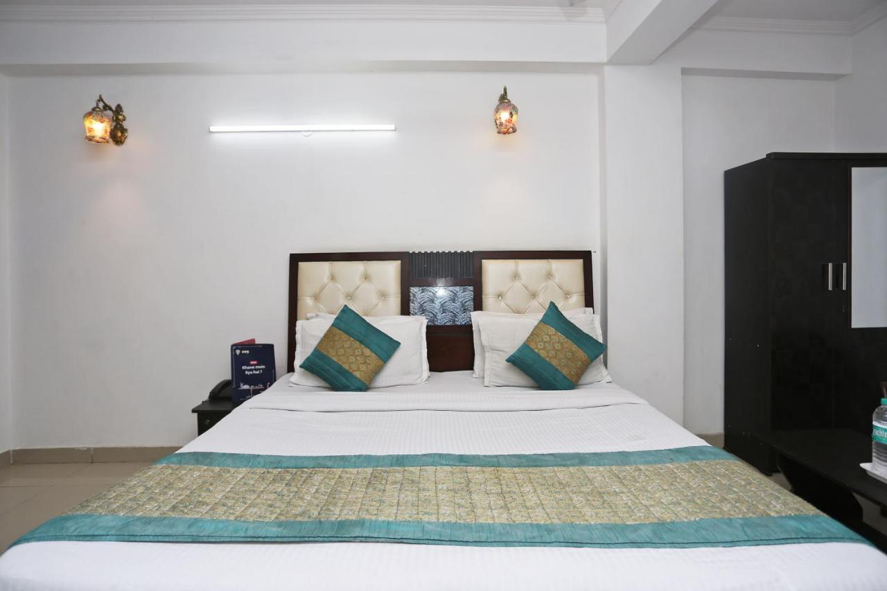 Oyo 8253 Golden Heights Hotel New Delhi Exterior photo