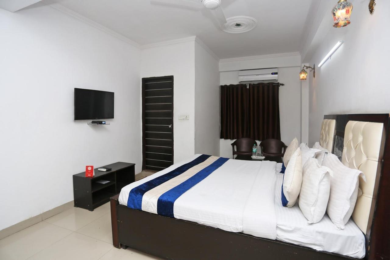 Oyo 8253 Golden Heights Hotel New Delhi Exterior photo