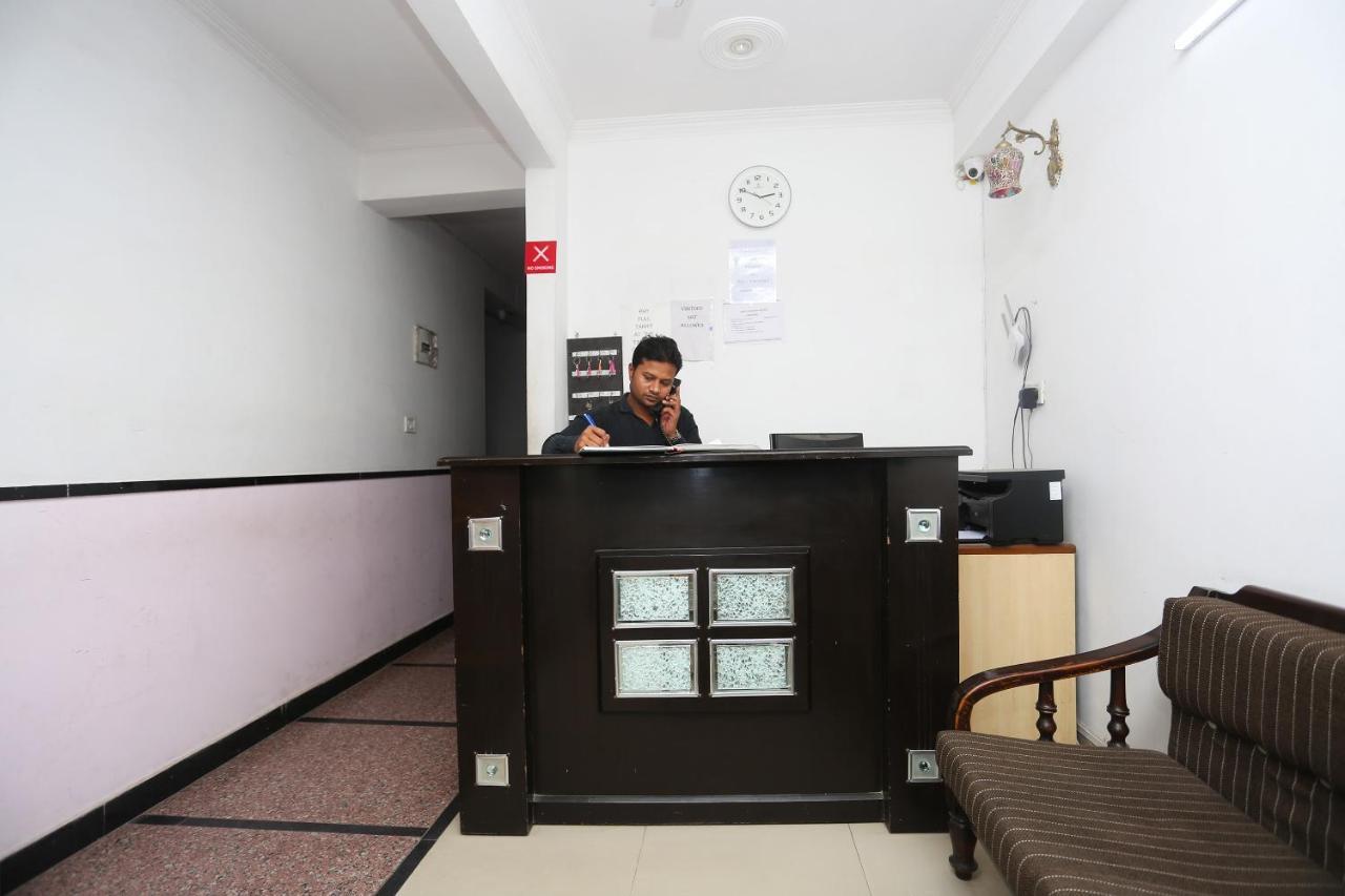 Oyo 8253 Golden Heights Hotel New Delhi Exterior photo