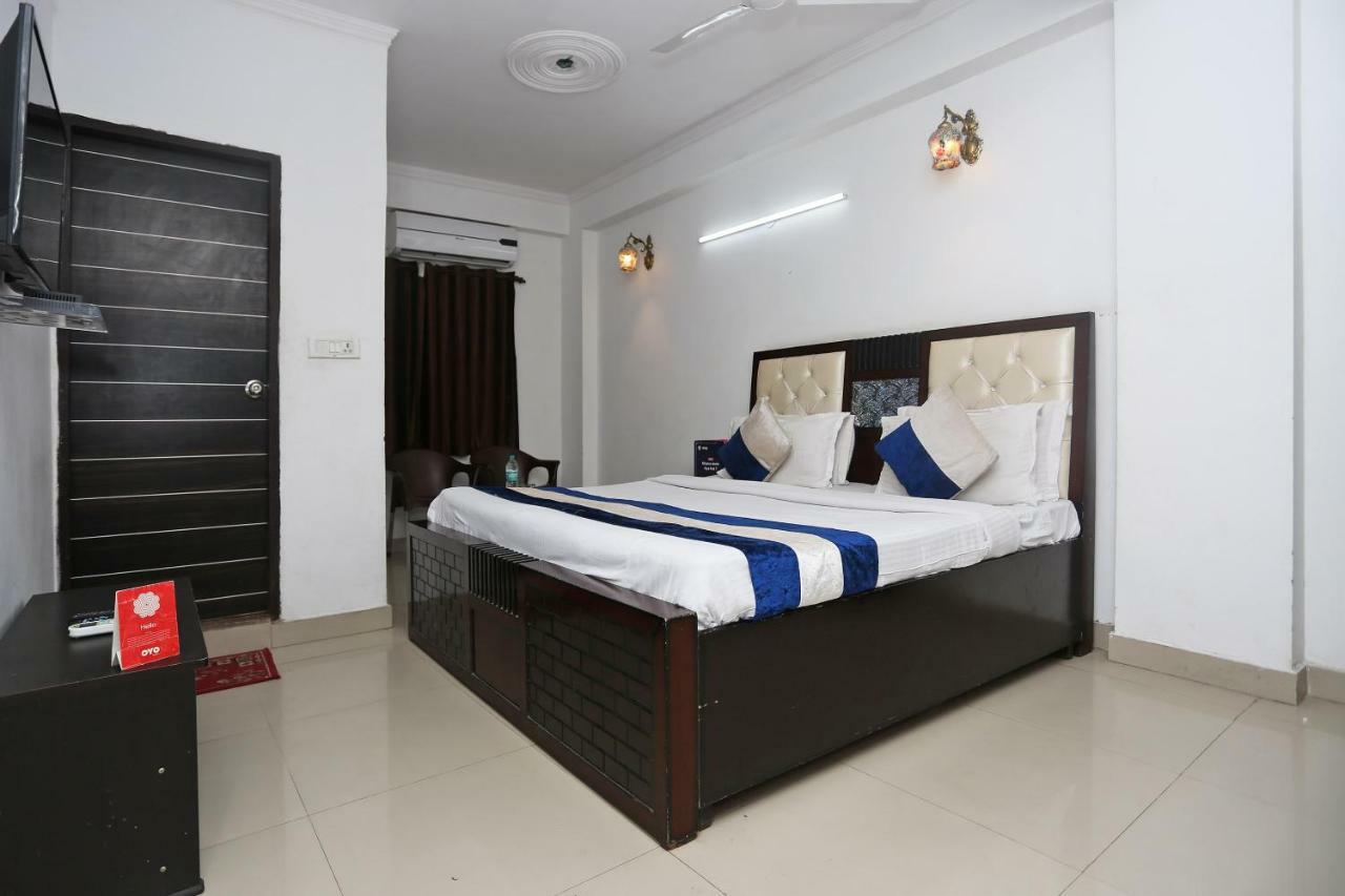 Oyo 8253 Golden Heights Hotel New Delhi Exterior photo